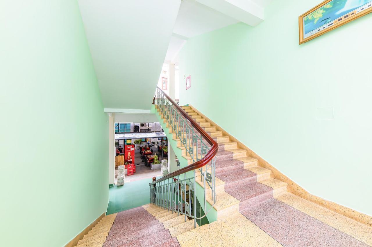 Oyo 381 Tuyet Mai Hotel Nha Trang Bagian luar foto