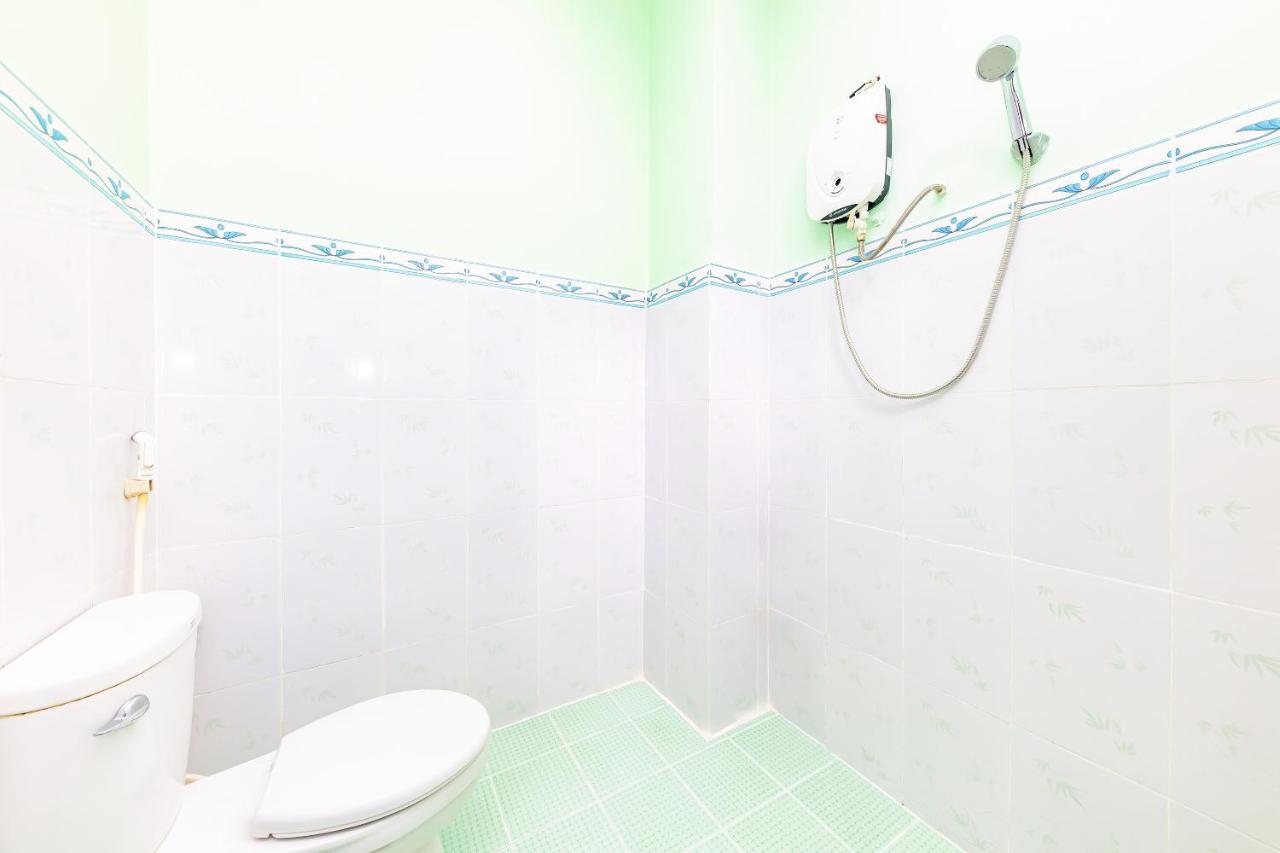 Oyo 381 Tuyet Mai Hotel Nha Trang Bagian luar foto